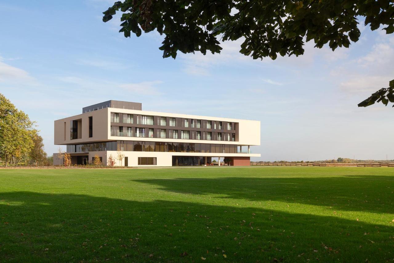 Hotel Materra Osijek Buitenkant foto